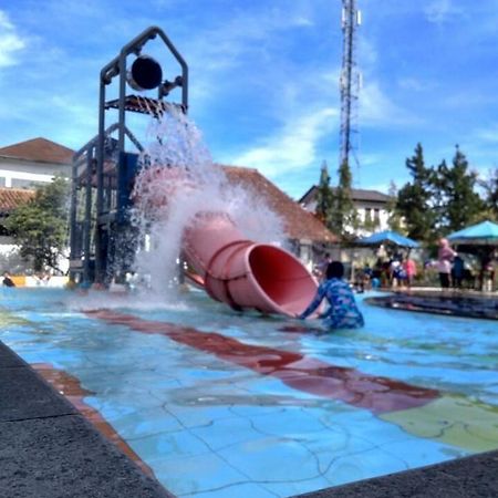 Gadok Puncak Village Hotel & Kampung Main Anak מראה חיצוני תמונה