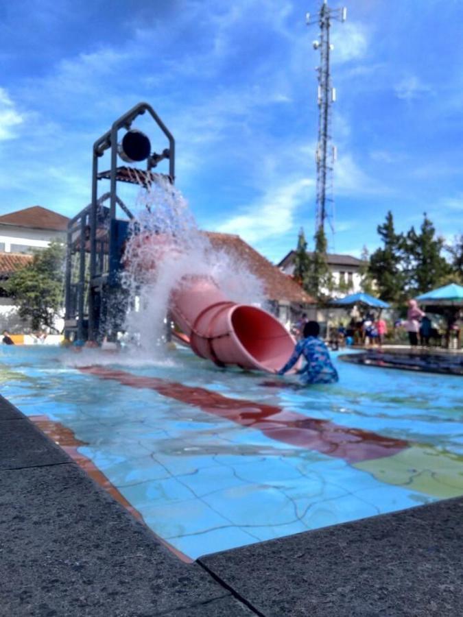 Gadok Puncak Village Hotel & Kampung Main Anak מראה חיצוני תמונה
